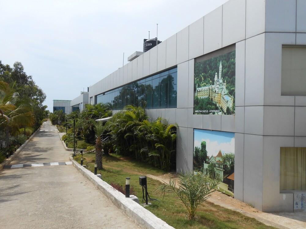 Jade Beach Resort Tirupporur Екстер'єр фото