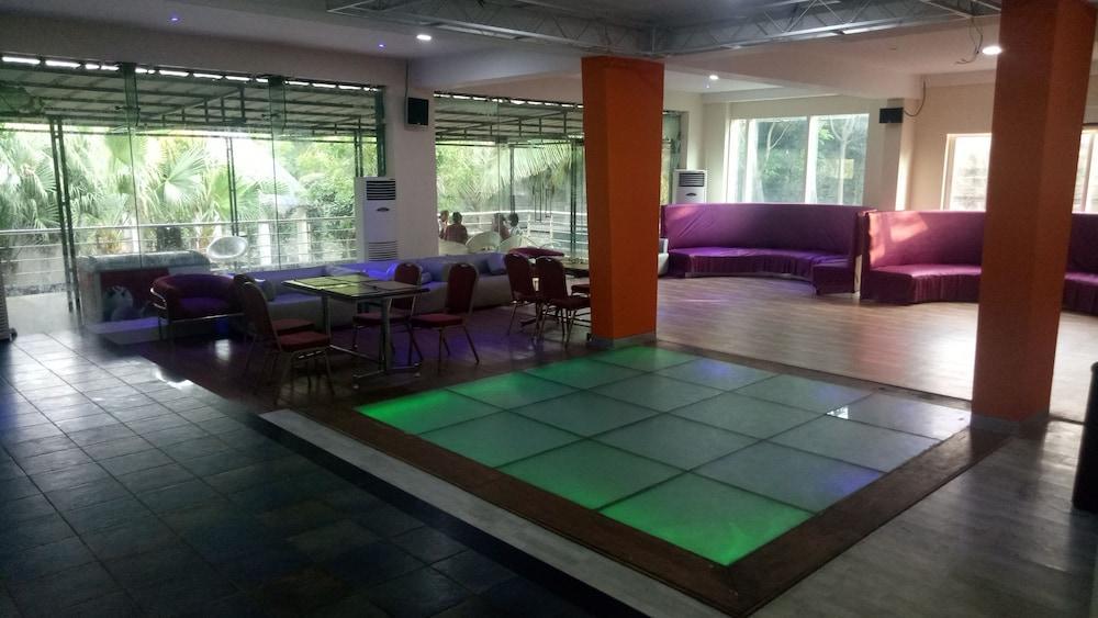 Jade Beach Resort Tirupporur Екстер'єр фото