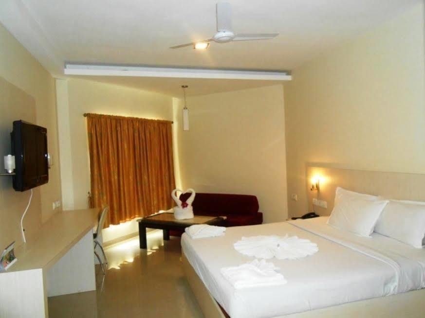 Jade Beach Resort Tirupporur Екстер'єр фото